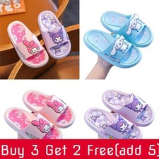 Tre paia di pantofole per