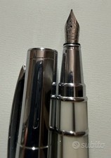 Penna stilografica e sfera madreperla