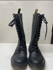 Stivali Dr. Martens neri punta