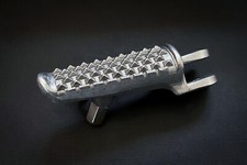 Peggiapiedi anteriore sinistro