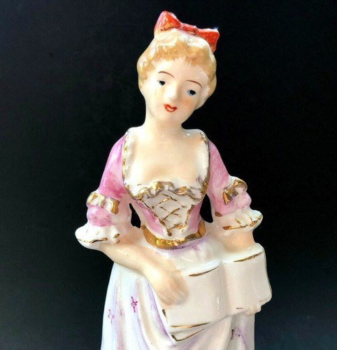 Statuina porcellana donna che