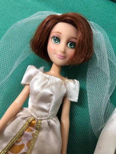Disney store mini doll - disney,