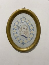 Quadro Madonna con Mani ricamato a mezzo punto 47x38 cornice in legno Dorata