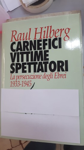 Carnefici vittime spettatori - vittime,