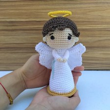 Bambola all'uncinetto angelo