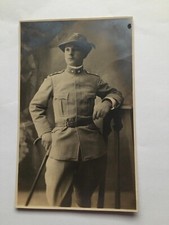 militare in divisa, forse un