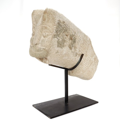 Antica testa fontana - antica, di
