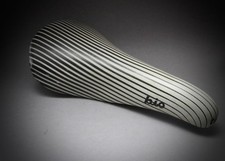 Sella Selle Italia Turbo Bio / nera bianca a righe / anni 80 / sella 2 3 matic