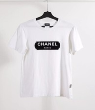 T-shirt Chanel nera con logo