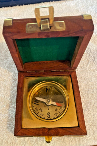 Bussola vintage legno duro - in,