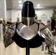 Pauldron medievali in acciaio