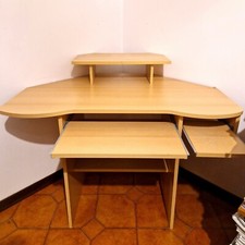 scrivania porta pc ad angolo