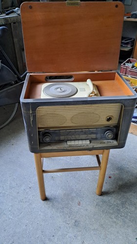 Radio epoca con giradischi - radio,