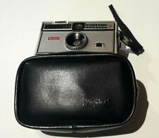 Vecchia macchina fotografica Kodak Instamatic Camera 104 con custodia - Vintage