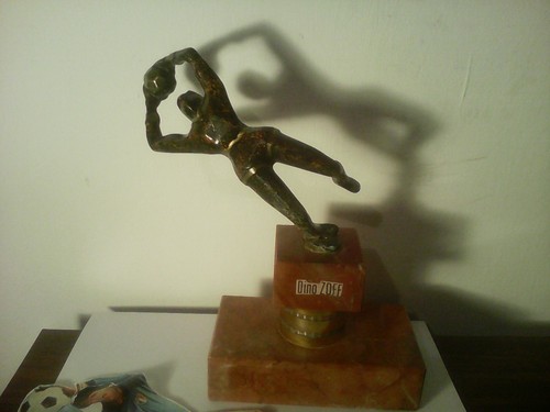 Introvabile statuetta - introvabile,