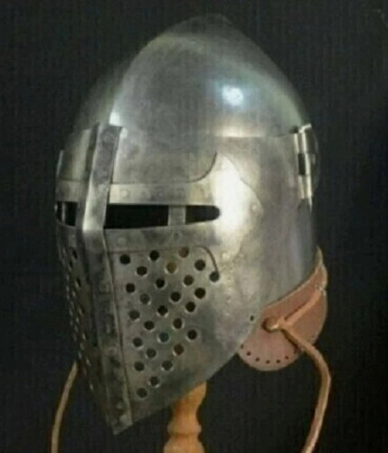 Elmetto medievale cavaliere