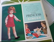 scatola con abito da cucire per bambola Sebino Singer con istruzioni.