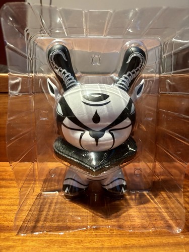 Dunny kidrobot the hunted - dunny, by