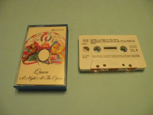 Musicassetta queen a night - -,