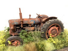 Trattore usurato fienile