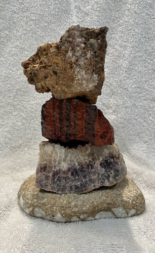 Pietra impilata scultura cairn