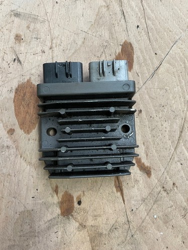 Raddrizzatore regolatore reg - regolatore,