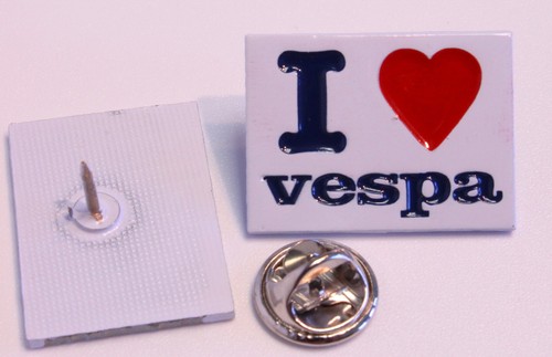 Love vespa pin - i,