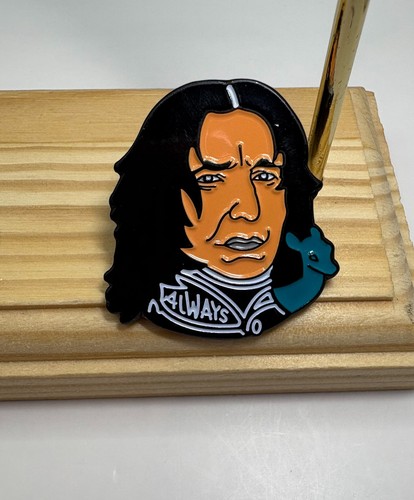 Spilla pin smalto severus - in,