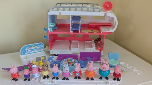 Peppa pig trailer family - rv,
