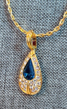 Ciondolo a goccia tono oro blu