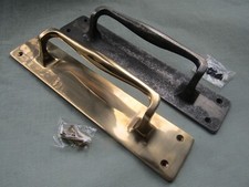 MANIGLIA PORTA SU PIASTRA