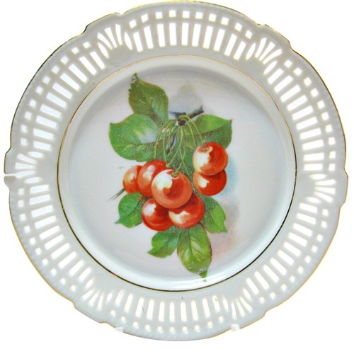 Piatto con bordo traforato