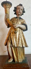 scultura antica di angelo in