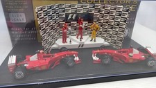 CEAD35 Diorama di due Ferrari F1 2000 Schumacher e Barrichello 1/43