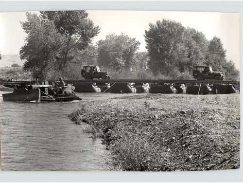 Army reserve jeep crossing - us,