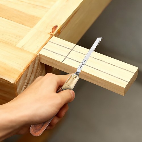 Seghetto manuale compatto con