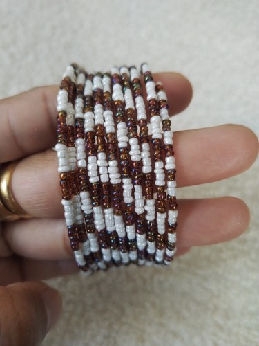 Bracciale con filo - e, perline