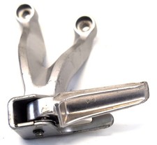 43700-35F00-000 SUPPORTO PEDANA POSTERIORE SINISTRA SUZUKI GSX-R1000 K1 K2 01 02