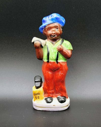 Statuina ragazzo afroamericano