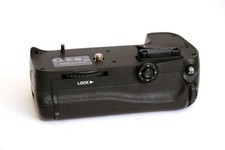 NIKON MULTI POWER BATTERY PACK MB-D11 PER D7000