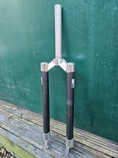 Forcella rigida mtb carbonio su una