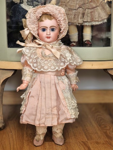 Petite poupée ancienne - petite,