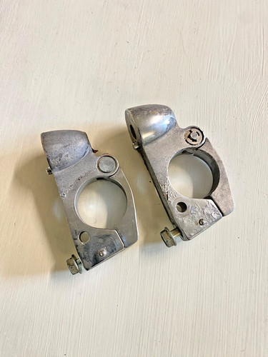 Supports clignotants avant
