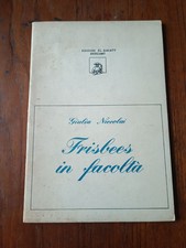 Giulia Niccolai frisbees in