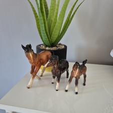 Selezione di 3 puledri di cavallo ceramica porcellana ornamenti Beswick 
