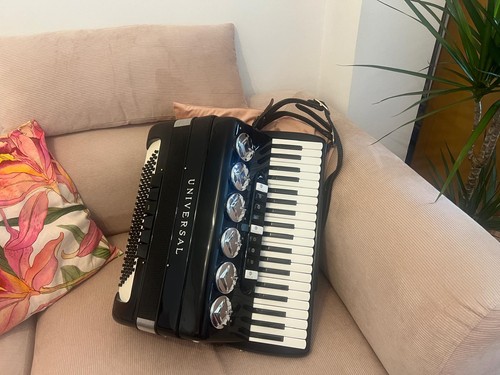 Acordeon universal guerrini - universal, by