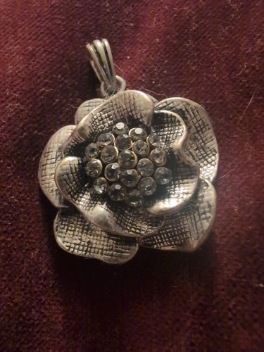Ciondolo rosa con strass
