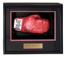 Guanto destro Mike Tyson Evander Holyfield firmato incorniciato rosso Everlast JSA