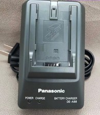 NUOVO caricabatterie originale DE-A88 per Panasonic HDC-Z10000 AG-HPX153 AG-HPX260