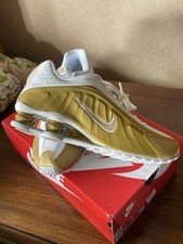 Nike Shox colore oro